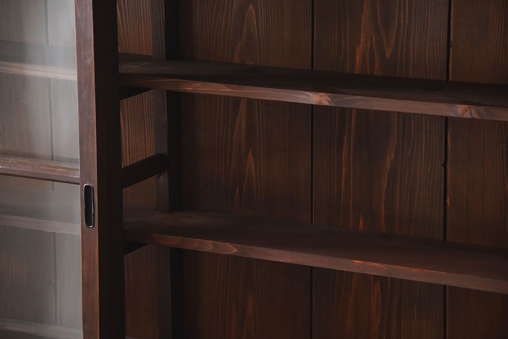 アンティーク家具　アンティーク 大きな二段重ね薄型収納棚(飾り棚・ガラスケース・ショーケース)