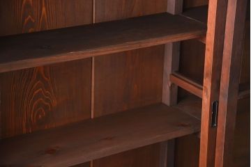 アンティーク家具　アンティーク 大きな二段重ね薄型収納棚(飾り棚・ガラスケース・ショーケース)