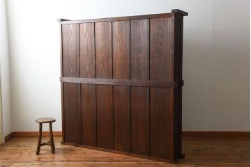 アンティーク家具　アンティーク 大きな二段重ね薄型収納棚(飾り棚・ガラスケース・ショーケース)