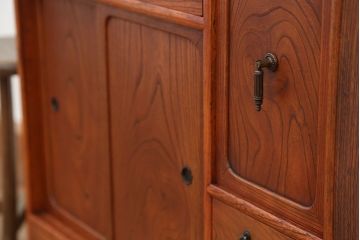 レトロ家具　アンティーク　三方欅材けんどん付き美しいレトロ茶箪笥(茶棚)