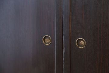 アンティーク家具　アンティーク　前面縞黒檀の二段重ね茶箪笥(茶棚)