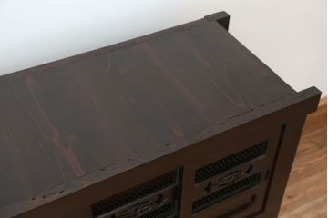 アンティーク家具　古民具・骨董　前面欅材とヒノキ材脚付き重厚な近江水屋箪笥ローボード(テレビ台、キャビネット、収納棚、食器棚、サイドボード)