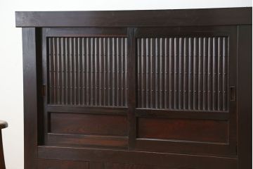 アンティーク家具　古民具・骨董　前面欅材とヒノキ材脚付き重厚な近江水屋箪笥ローボード(テレビ台、キャビネット、収納棚、食器棚、サイドボード)