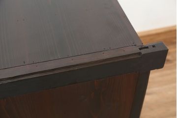 アンティーク家具　古民具・骨董　前面欅材とヒノキ材脚付き重厚な近江水屋箪笥ローボード(テレビ台、キャビネット、収納棚、食器棚、サイドボード)
