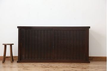 アンティーク家具　古民具・骨董　味わい深い縦桟入り収納箪笥サイドボード(下駄箱、水屋箪笥、食器棚、収納棚)