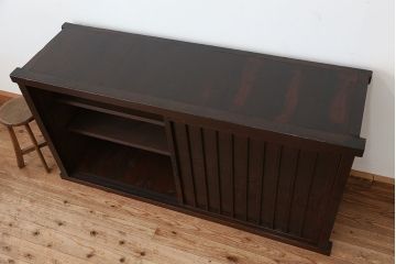 アンティーク家具　古民具・骨董　味わい深い縦桟入り収納箪笥サイドボード(下駄箱、水屋箪笥、食器棚、収納棚)