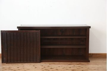 アンティーク家具　古民具・骨董　味わい深い縦桟入り収納箪笥サイドボード(下駄箱、水屋箪笥、食器棚、収納棚)