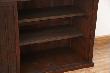 アンティーク家具　古民具・骨董　味わい深い縦桟入り収納箪笥サイドボード(下駄箱、水屋箪笥、食器棚、収納棚)