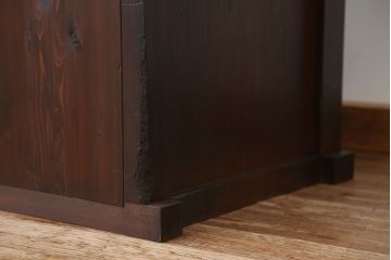 アンティーク家具　古民具・骨董　味わい深い縦桟入り収納箪笥サイドボード(下駄箱、水屋箪笥、食器棚、収納棚)