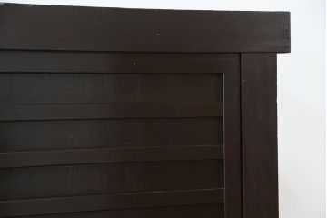 アンティーク家具　古民具・骨董　重厚!二段重ね横桟引き戸　特大収納箪笥(水屋箪笥、食器棚、収納棚)