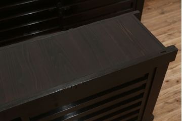 アンティーク家具　古民具・骨董　重厚!二段重ね横桟引き戸　特大収納箪笥(水屋箪笥、食器棚、収納棚)
