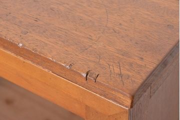レトロ家具　昭和レトロ ライトブラウン ガラス引き戸のアンティーク脚付き収納棚(陳列ケース・食器棚)