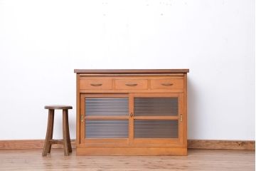 レトロ家具　アンティーク レトロな閉まえる作業台付きモールガラス収納棚(カウンターテーブル)