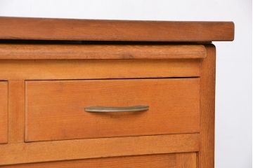 レトロ家具　アンティーク レトロな閉まえる作業台付きモールガラス収納棚(カウンターテーブル)