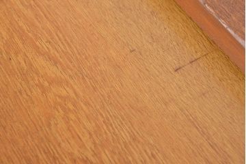 レトロ家具　アンティーク レトロな閉まえる作業台付きモールガラス収納棚(カウンターテーブル)