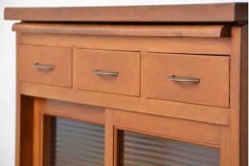 レトロ家具　アンティーク レトロな閉まえる作業台付きモールガラス収納棚(カウンターテーブル)