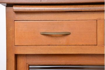 レトロ家具　アンティーク レトロな閉まえる作業台付きモールガラス収納棚(カウンターテーブル)
