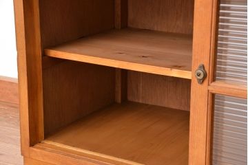レトロ家具　アンティーク レトロな閉まえる作業台付きモールガラス収納棚(カウンターテーブル)
