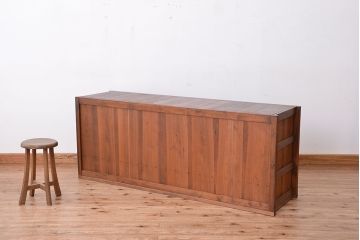 レトロ家具　アンティーク しっかりとした作りのレトロなローボード(ガラス引き戸収納棚、水屋箪笥、テレビ台、キャビネット、収納棚)