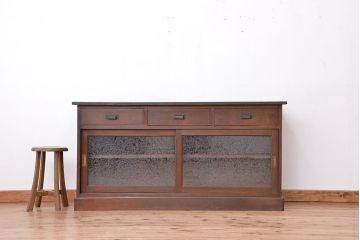 レトロ家具　昭和レトロ　上質な造りの結霜ガラス引き戸キッチン収納棚(食器棚、カウンターテーブル)
