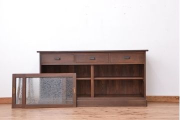 レトロ家具　昭和レトロ　上質な造りの結霜ガラス引き戸キッチン収納棚(食器棚、カウンターテーブル)