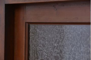 レトロ家具　昭和レトロ　上質な造りの結霜ガラス引き戸キッチン収納棚(食器棚、カウンターテーブル)