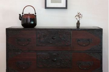 アンティーク家具　古民具・骨董　古い小振りな二段重ね佐渡箪笥(衣装箪笥)