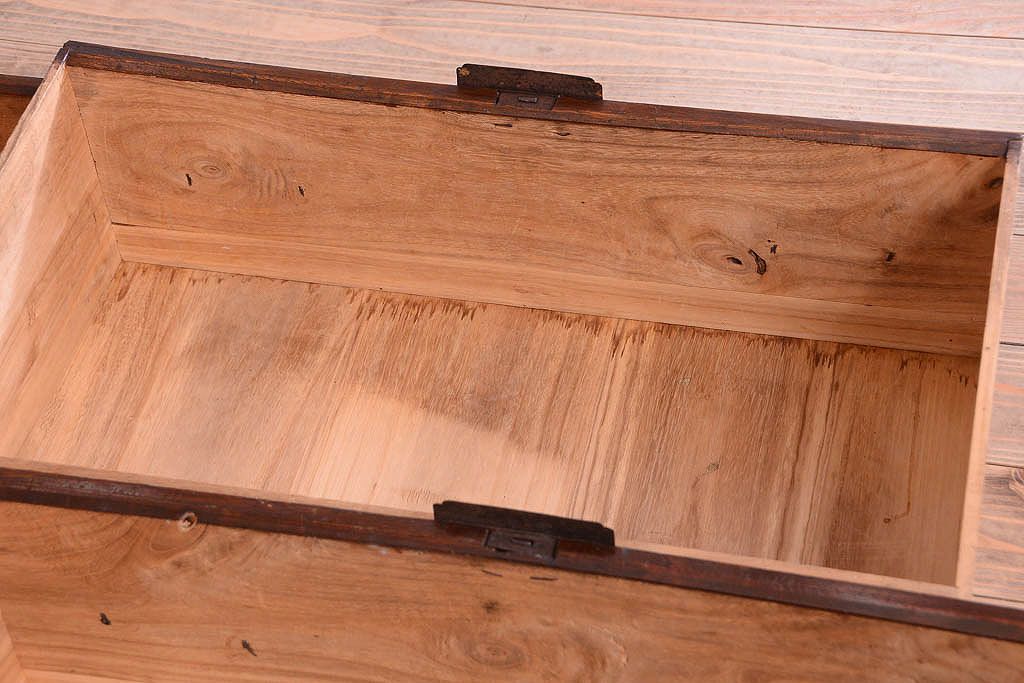 アンティーク家具　古民具・骨董　古い小振りな二段重ね佐渡箪笥(衣装箪笥)