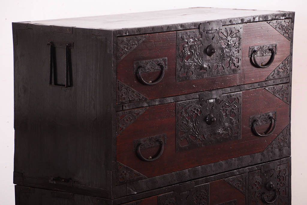 アンティーク家具　古民具・骨董　古い小振りな二段重ね佐渡箪笥(衣装箪笥)