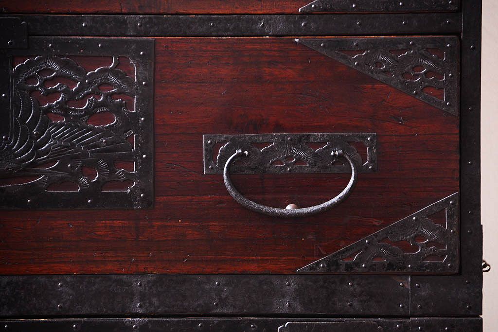 アンティーク家具　古民具・骨董　古い小振りな二段重ね佐渡箪笥(衣装箪笥)