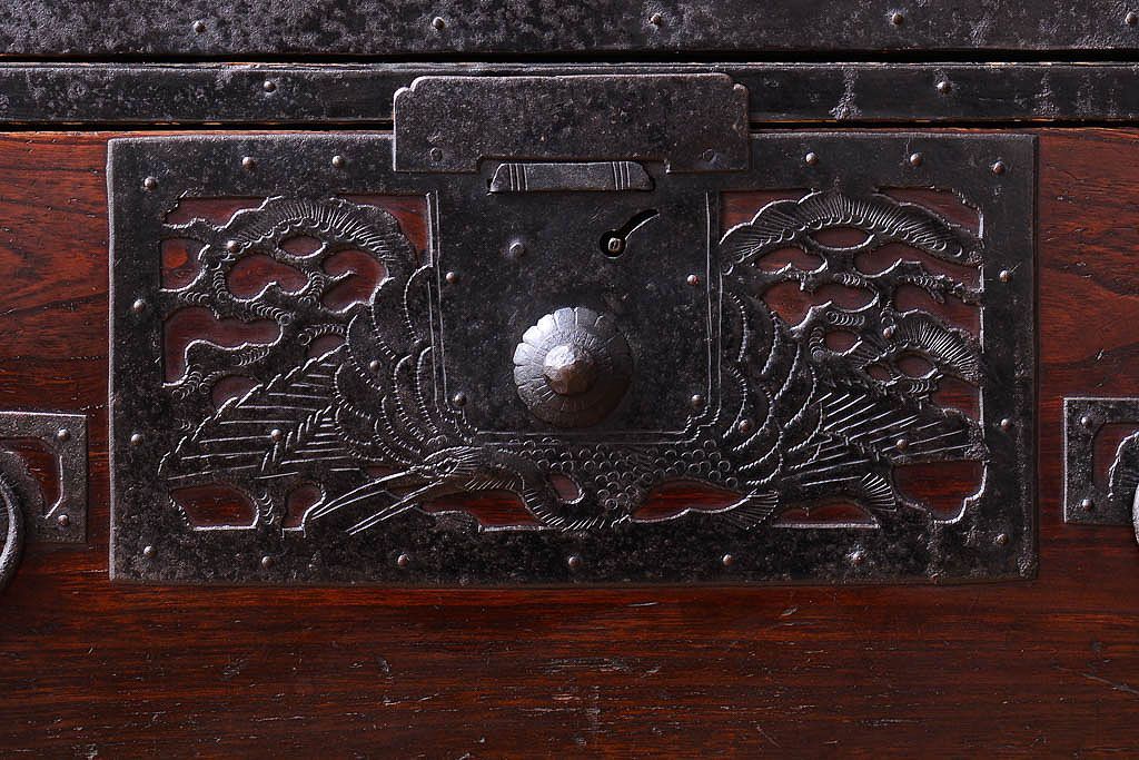 アンティーク家具　古民具・骨董　古い小振りな二段重ね佐渡箪笥(衣装箪笥)