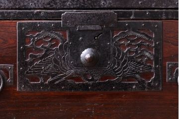 アンティーク家具　古民具・骨董　古い小振りな二段重ね佐渡箪笥(衣装箪笥)