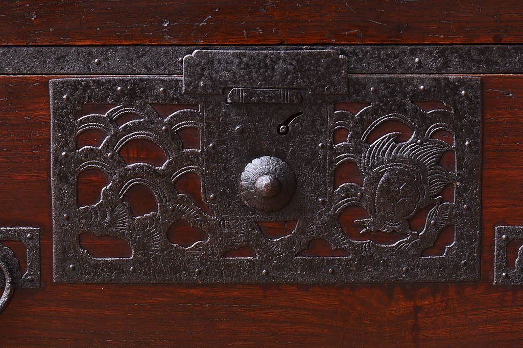 アンティーク家具　古民具・骨董　古い小振りな二段重ね佐渡箪笥(衣装箪笥)