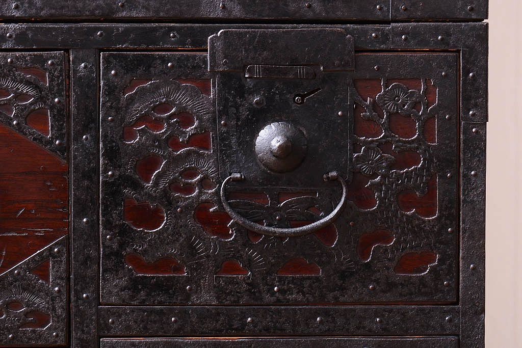 アンティーク家具　古民具・骨董　古い小振りな二段重ね佐渡箪笥(衣装箪笥)