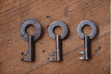 アンティーク家具　古民具・骨董　古い小振りな二段重ね佐渡箪笥(衣装箪笥)