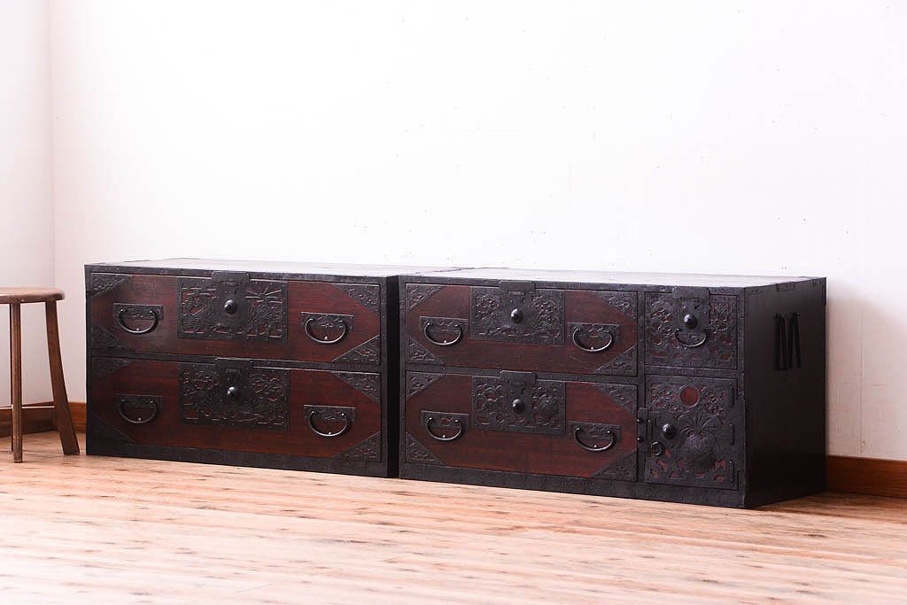 アンティーク家具　古民具・骨董　古い小振りな二段重ね佐渡箪笥(衣装箪笥)