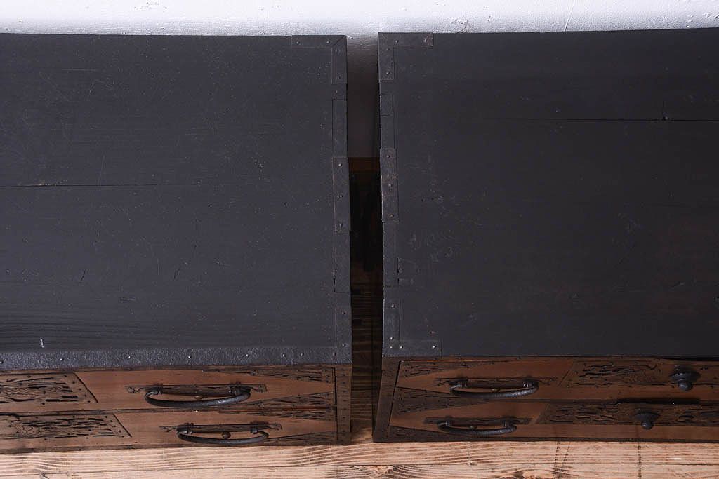 アンティーク家具　古民具・骨董　古い小振りな二段重ね佐渡箪笥(衣装箪笥)