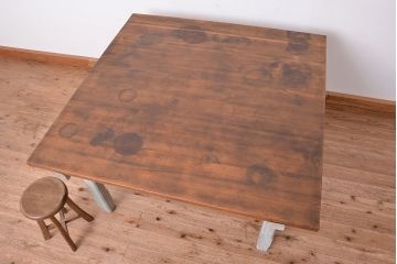 アンティーク家具　アンティーク　特大!重厚!　大きな正方形ダイニングテーブル(机、作業台)
