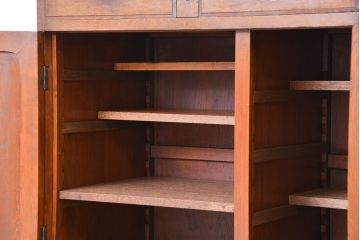 アンティーク家具　大正ロマン　三方ナラ材の重厚で上質なキッチンキャビネット(収納棚、カウンター、食器棚)