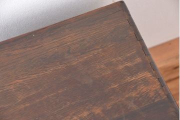 アンティーク家具　アンティーク　鍵付き　ネームプレート付きのナラ材五段小引き出し