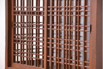 アンティーク家具　古民具・骨董　両面格子引き戸の引き出し付きガラスケース(飾り棚/収納棚)