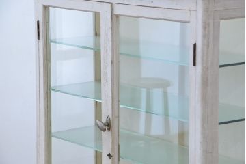 アンティーク家具　アンティーク　丸脚付きシャビーなケビントガラスケース(ショーケース)