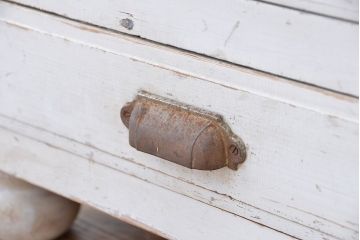 アンティーク家具　アンティーク　丸脚付きシャビーなケビントガラスケース(ショーケース)