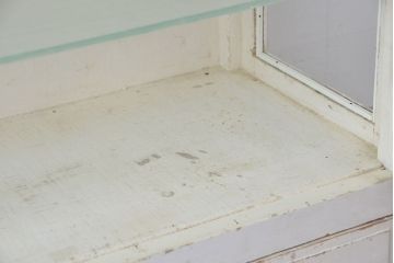 アンティーク家具　アンティーク　丸脚付きシャビーなケビントガラスケース(ショーケース)