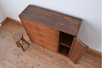 アンティーク家具　アンティーク　古い木の使い込まれたパタパタ付き下駄箱(収納棚)