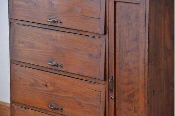 アンティーク家具　アンティーク　古い木の使い込まれたパタパタ付き下駄箱(収納棚)
