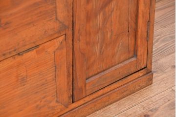 アンティーク家具　アンティーク　古い木の使い込まれたパタパタ付き下駄箱(収納棚)