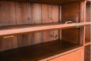 アンティーク家具　アンティーク　古い木の使い込まれたパタパタ付き下駄箱(収納棚)