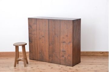 アンティーク家具　アンティーク　古い木の使い込まれたパタパタ付き下駄箱(収納棚)