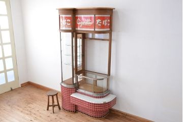 レトロ家具　昭和レトロ　特大!赤いタイルが目を引く古いタバコ屋ガラスケース(ショーケース)